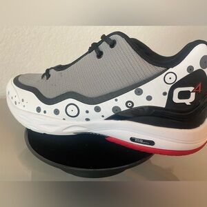 Q4 Men’s Athletic Shoes – Model Q4MB-012 – Size 11.5